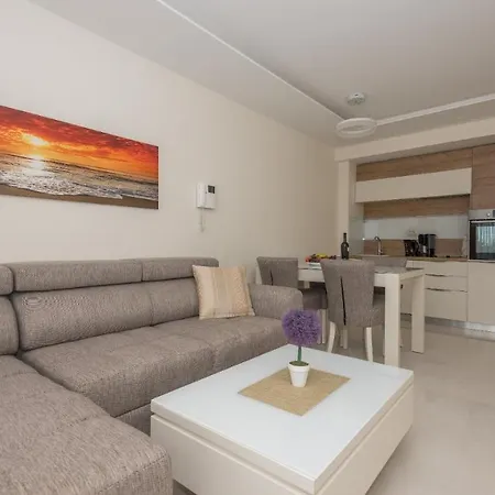 Leone Apartment