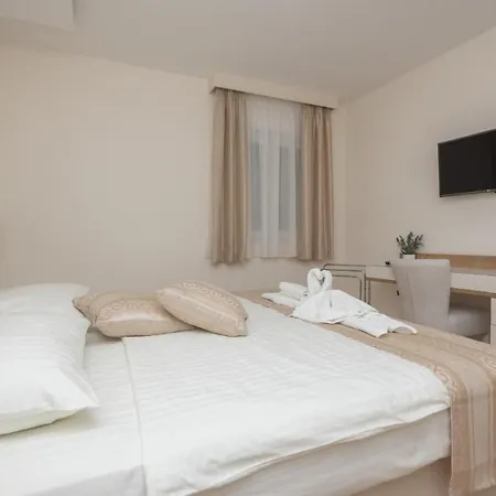 Apartment Leone Promajna