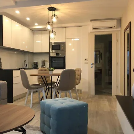 Leone Apartment Promajna